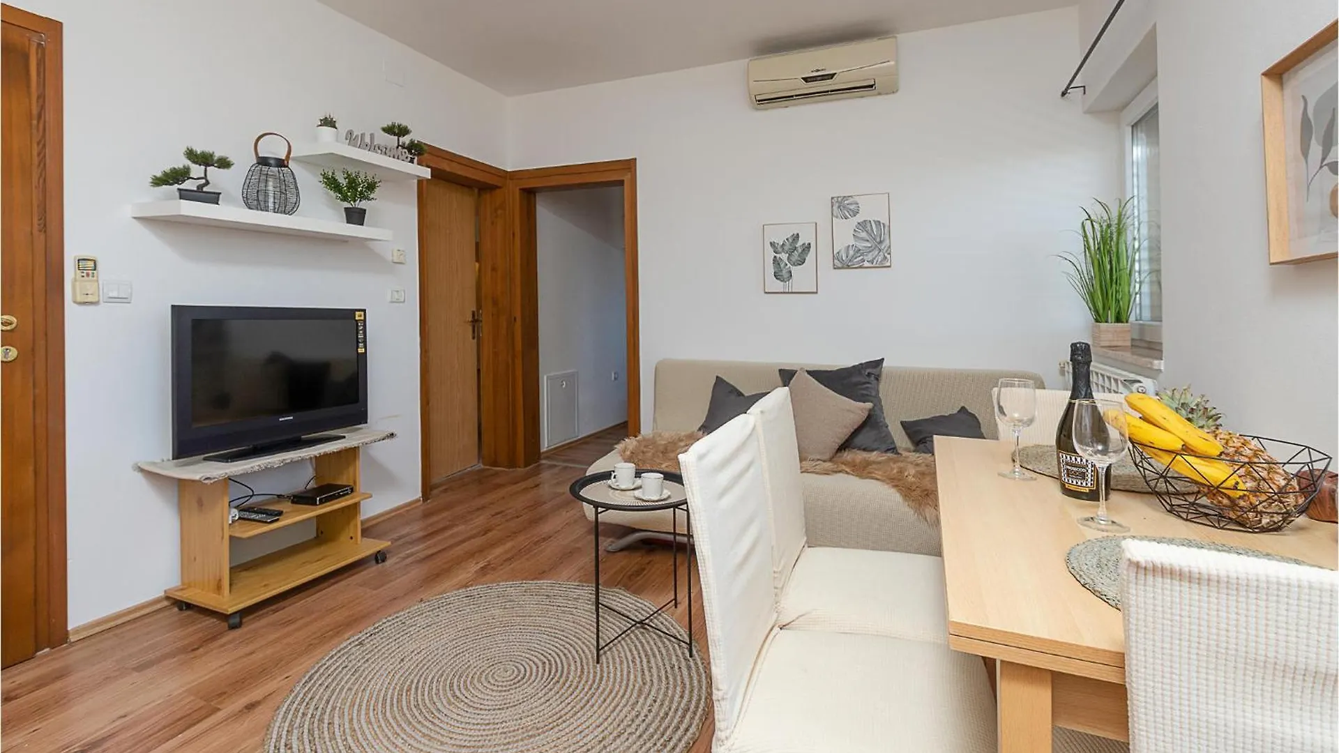 1 Bedroom Cozy Apartment In Valbandon
